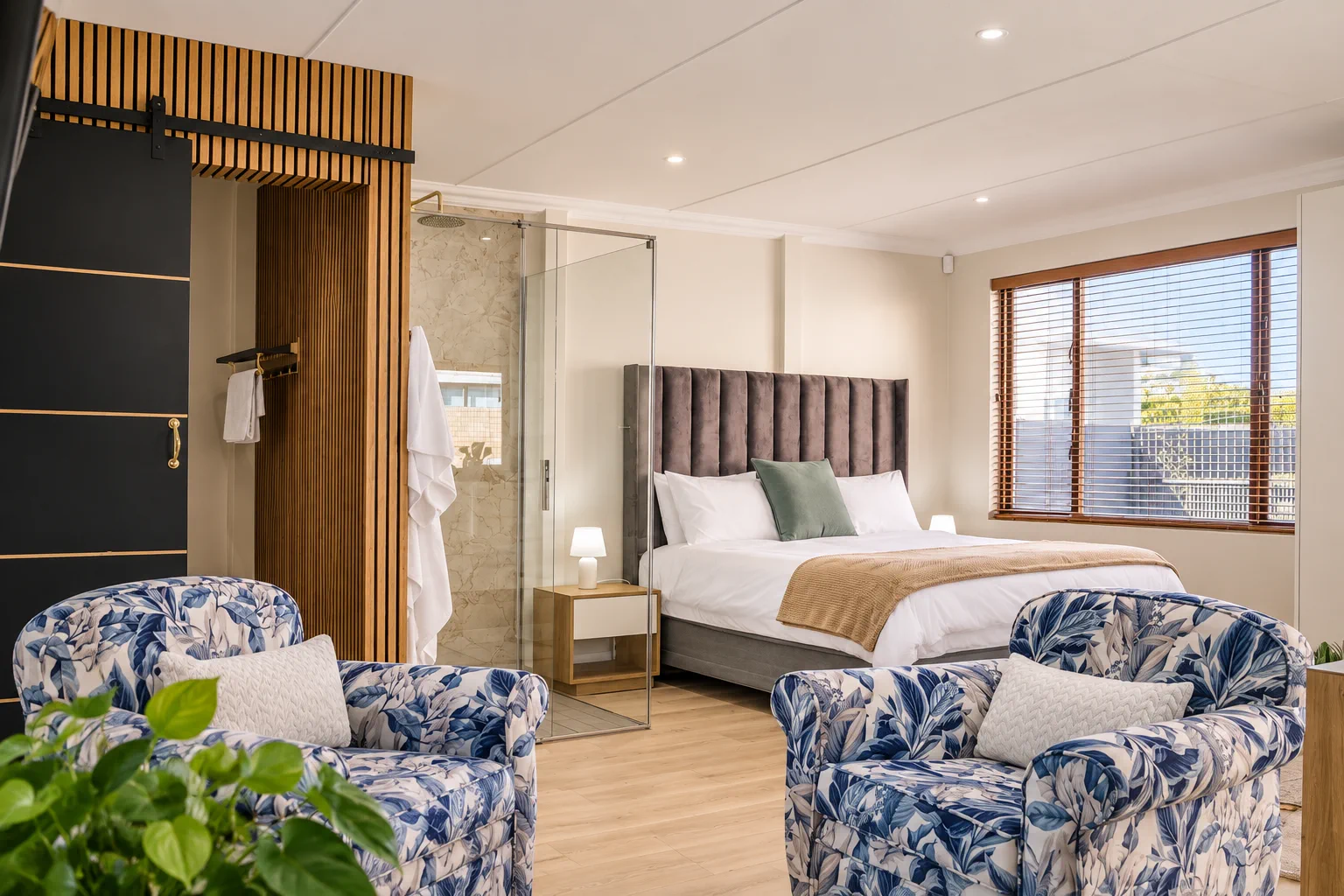 Beach Studio: open-plan interior with king bed